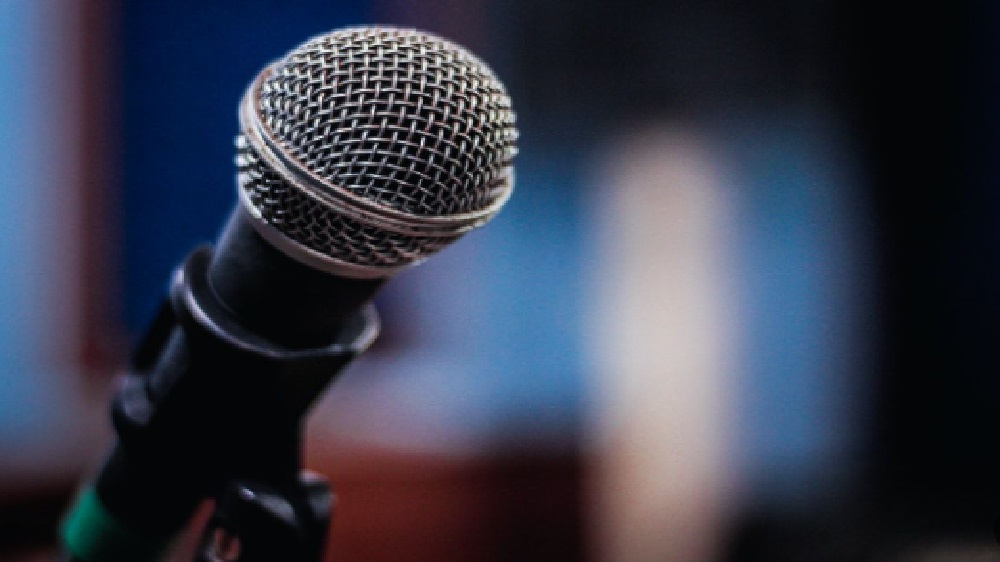Memahami Risiko dan Manfaat Bernyanyi Terus-Menerus bagi Suara