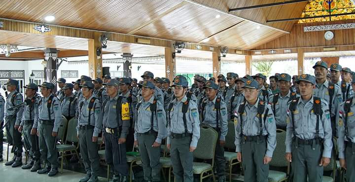 Pelatihan dan Pengukuhan Satlinmas Muara Bulian Batanghari