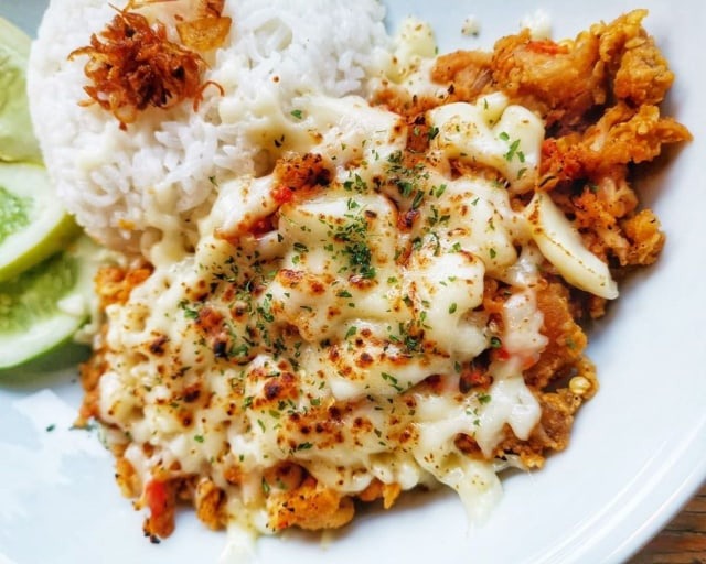 Resep Ayam Geprek Mozzarella, Perpaduan Pedas dan Lelehan Keju yang Menggugah Selera