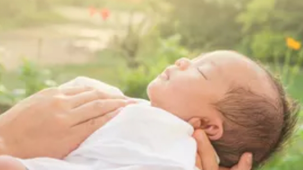 Wajib Tahu, Ini Manfaat Menjemur Bayi di Bawah Sinar Matahari Secara Langsung