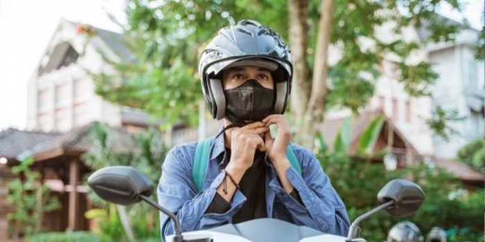 Sepele tapi melindungi Nyawa saat Berkendara, Memakai Helm