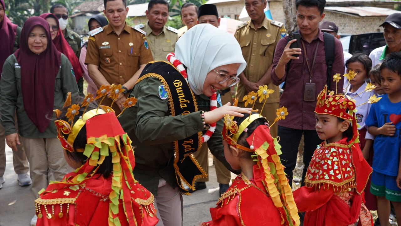 Bunda PAUD Kabupaten Batang Hari, Zulva Fadhil mendorong terlaksananya Program Wajib Belajar 13 Tahun bagi mas