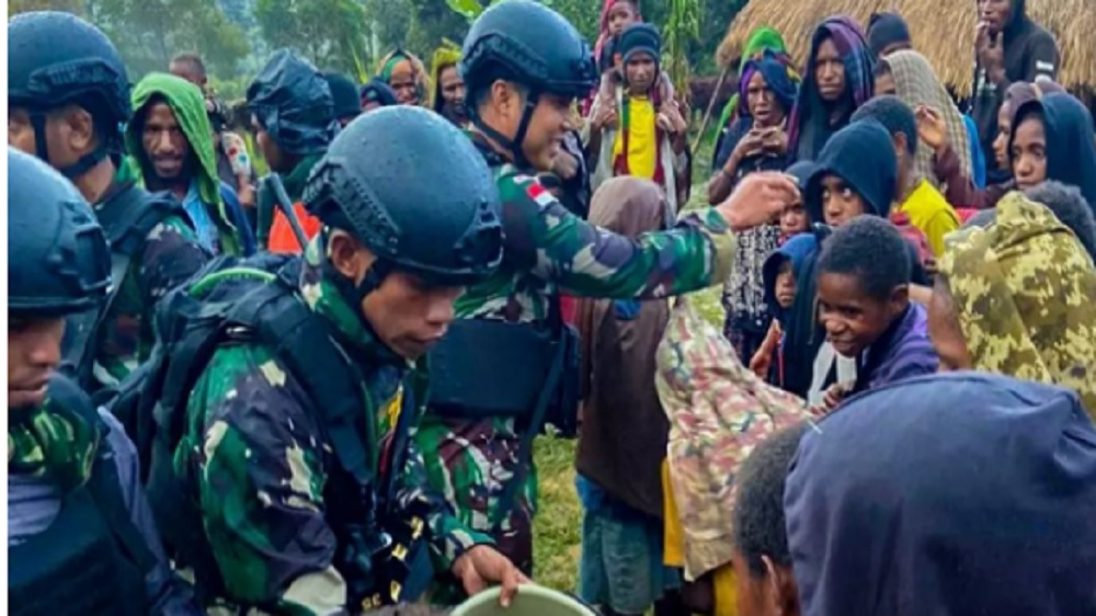 Tradisi Perkenalan Warga Baru di Distrik Malagaineri Pegunungan Papua
