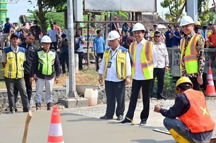 Tak Kunjung Selesai, Ganjar Targetkan Jalan Surakarta-Purwodadi Rampung Akhir Tahun 2023