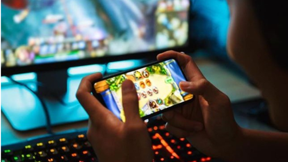 Berinteraksi Secara Global di Era Digital Menggunakkan Media Game Online Dengan fitur-fitur yang mendukung