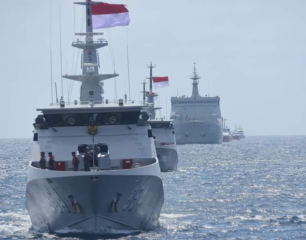 Sailling Pass Kapal Perang TNI AL Sukseskan Sail Teluk Cenderawasih di Biak Papua