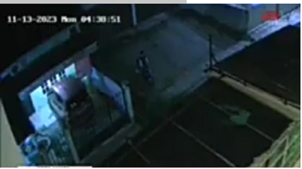 Pencurian Sepeda Terekam CCTV 