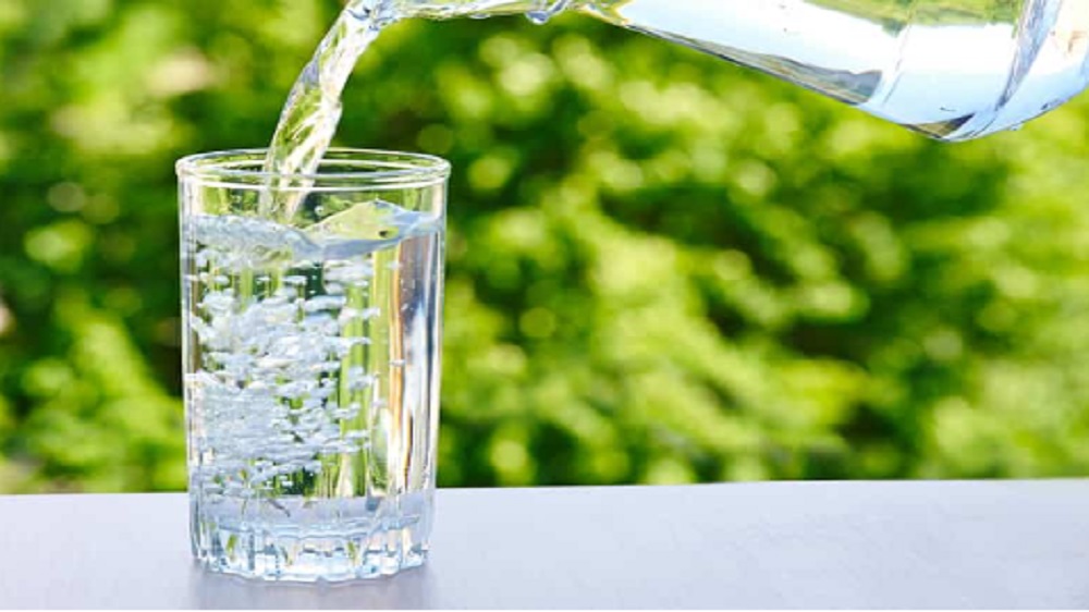 Manfaat Mengagumkan dari Kebiasaan Minum Air Putih di Pagi Hari