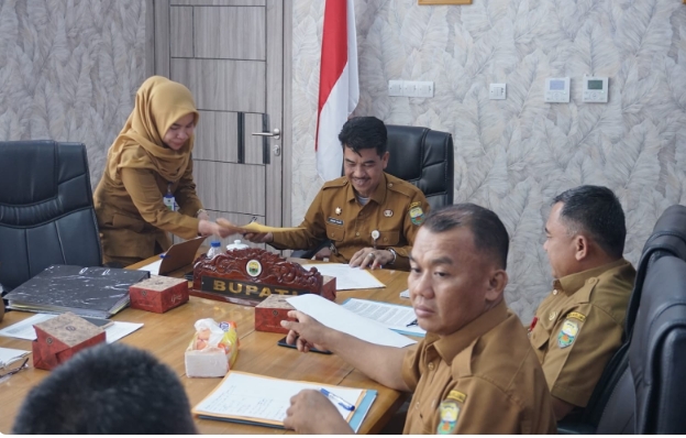 Perkantoran Bukit Cinto Kenang, PJ Bupati Muaro Jambi Gelar Rapat Evaluasi Kinerja Perusahaan