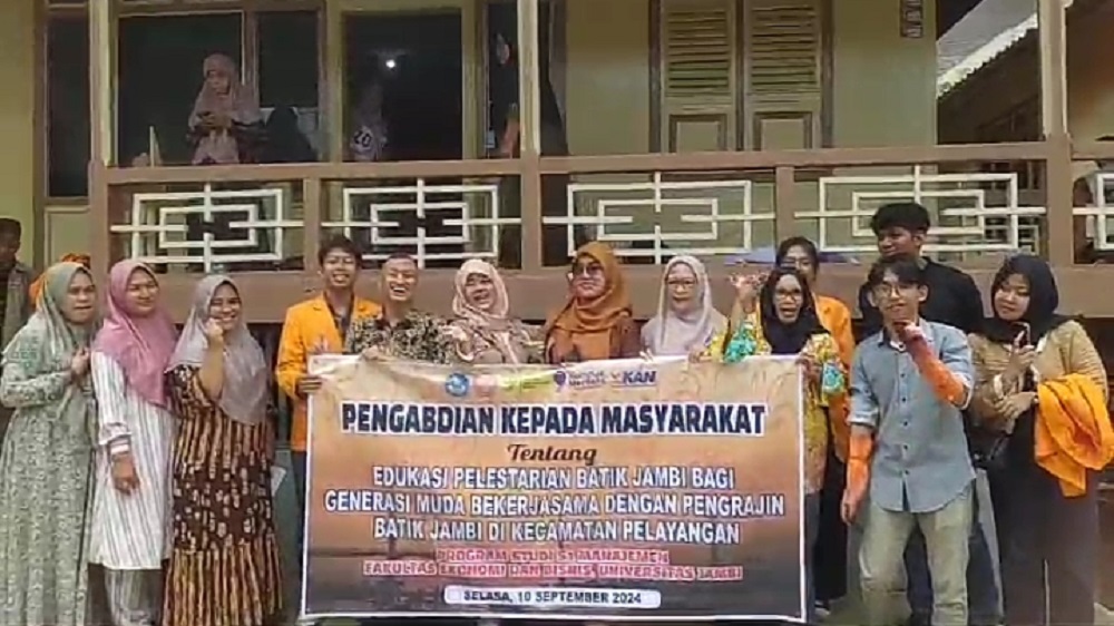 Edukasi Pelestarian Batik Jambi bagi Generasi Muda bekerjasama dengan Pengrajin Batik di Kecamatan Pelayangan