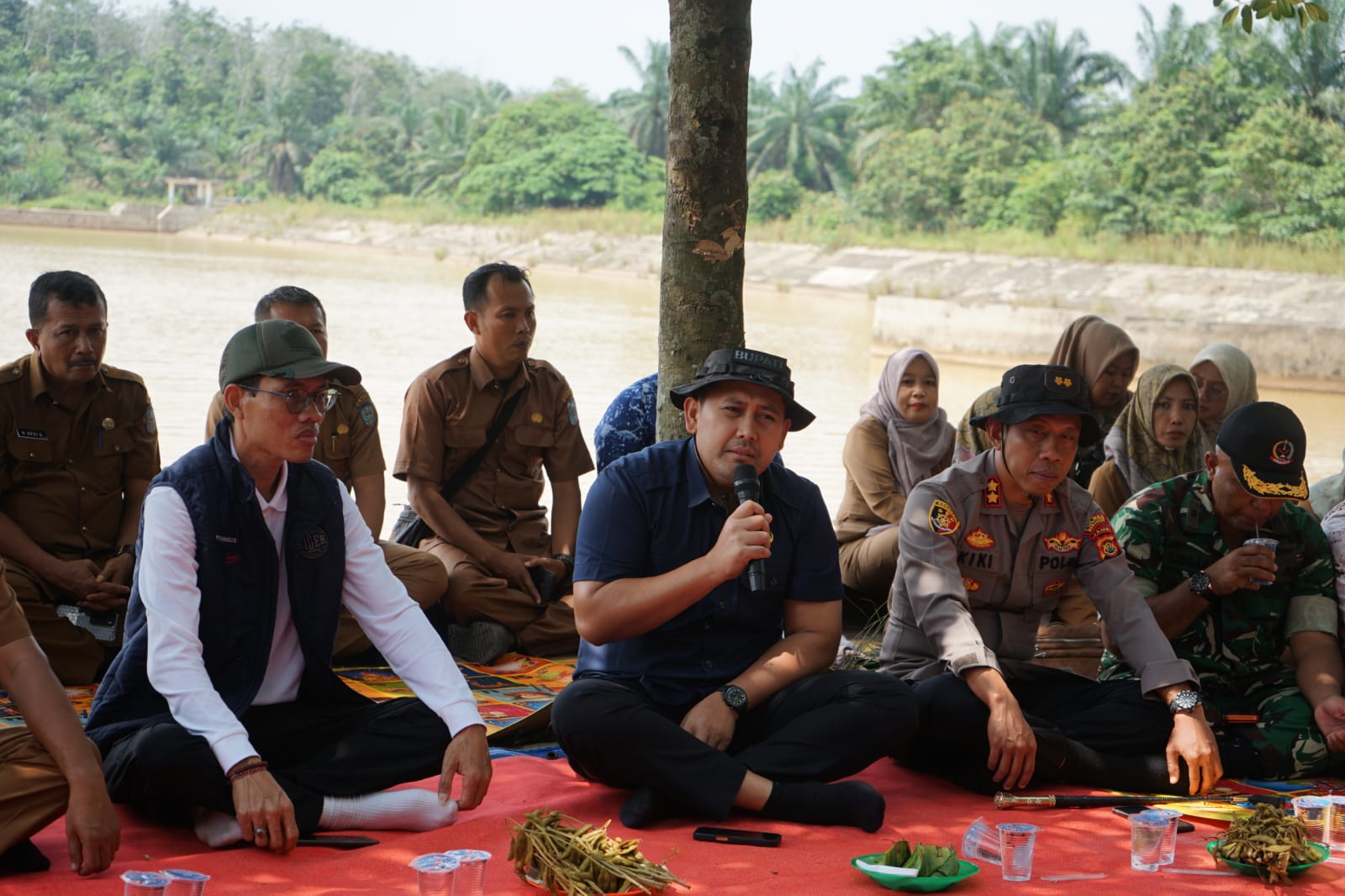 Sampaikan Program Strategis Pemerintah, Bupati Merangin Dialog Bersama Warga SAD