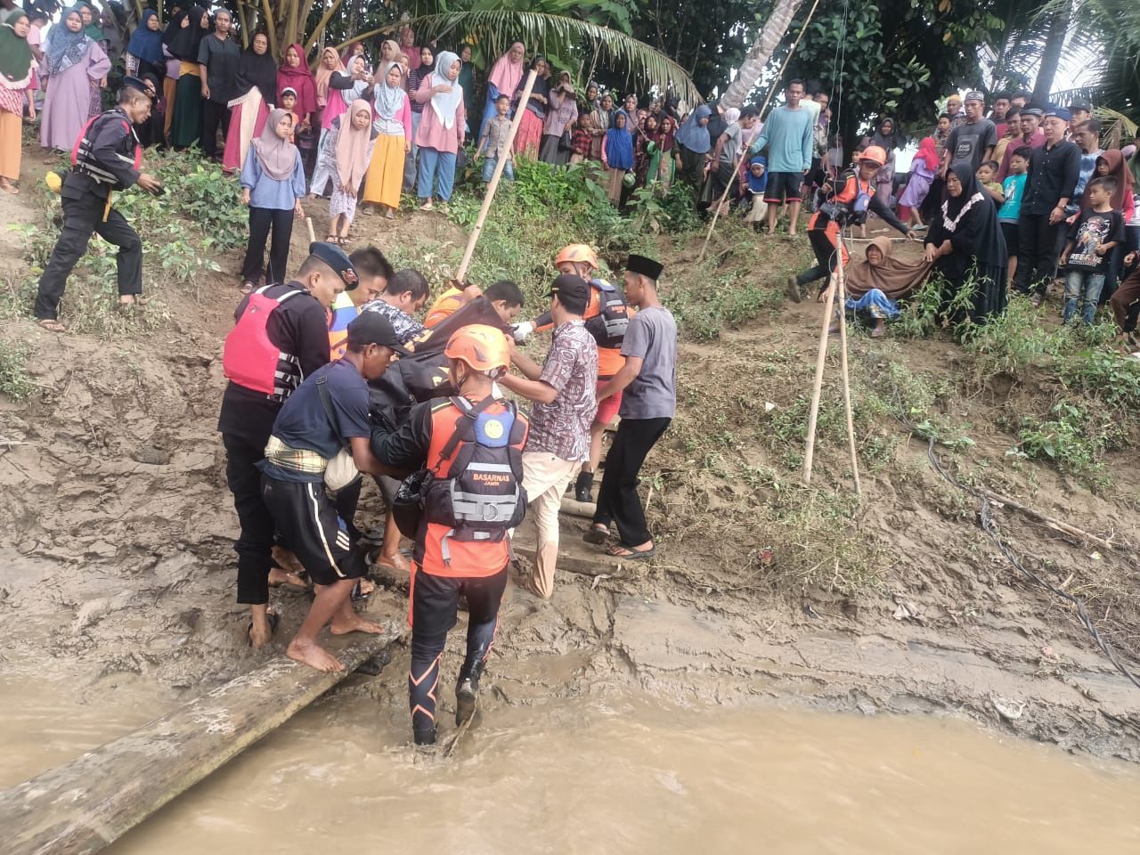 Seorang Kakek yang Tenggelam di Sungai Merangin Ditemukan Sejauh 15 KM