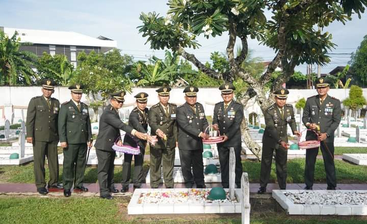 Kasrem 042/Gapu Pimpin Upacara Ziarah Nasional HUT Ke-79 TNI Tahun 2024