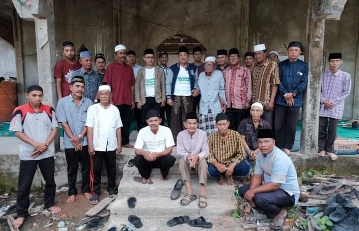 Salurkan Bantuan Untuk Masjid di Tanjab Barat, Bupati Serahkan Secara Langsung