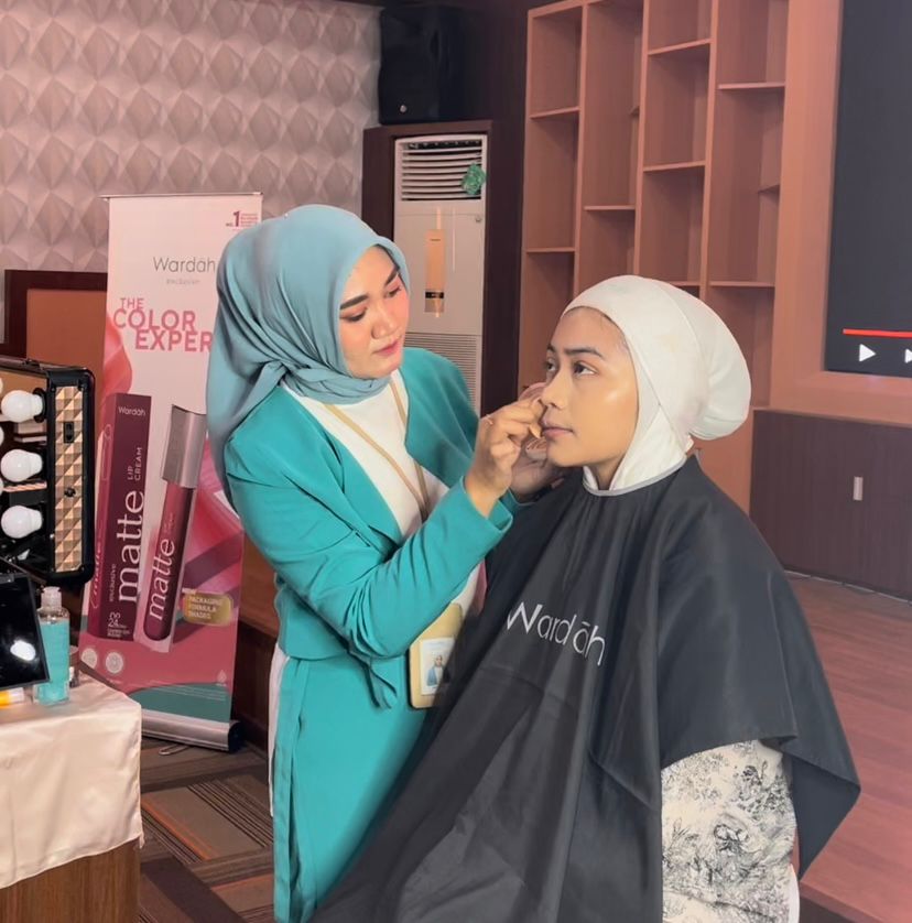 Pelopor Brand Halal di Indonesia, Wardah Hadir Melalui Event Personal Color Analysis dan Beauty Demo