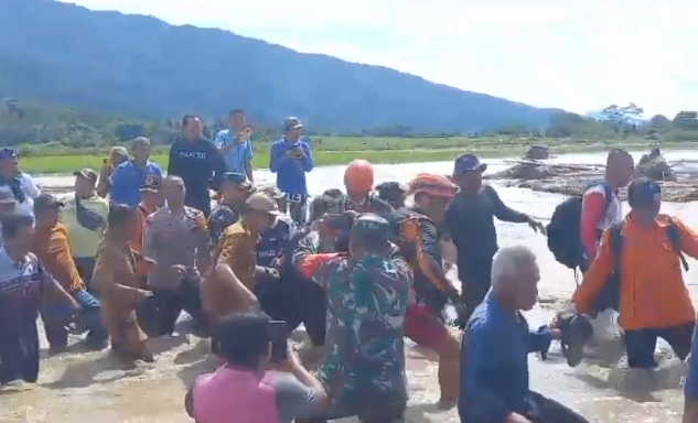 Korban Longsor Terbawa Arus Sungai Batang Merao Ditemukan Tim SAR Gabungan Sejauh 10 KM