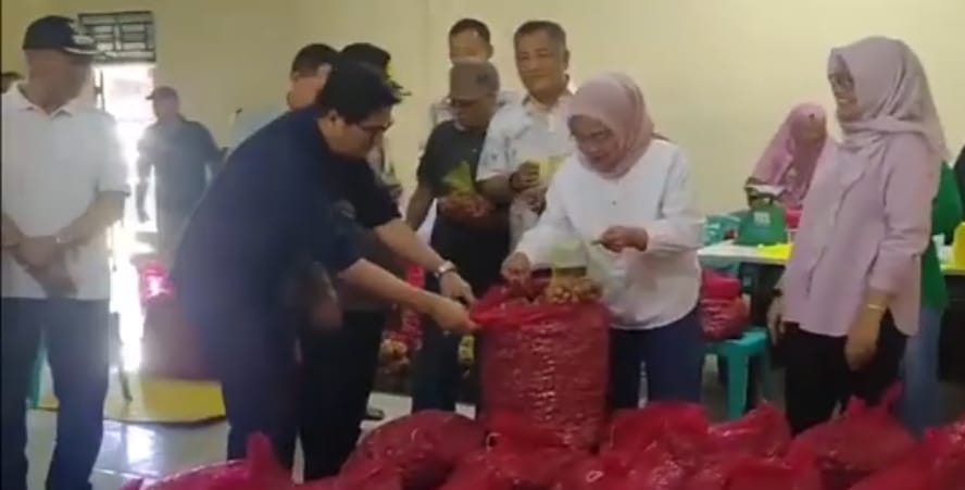 PJ Wali Kota Jambi Cek Bawang Merah Yang di Datangkan dari Brebes 