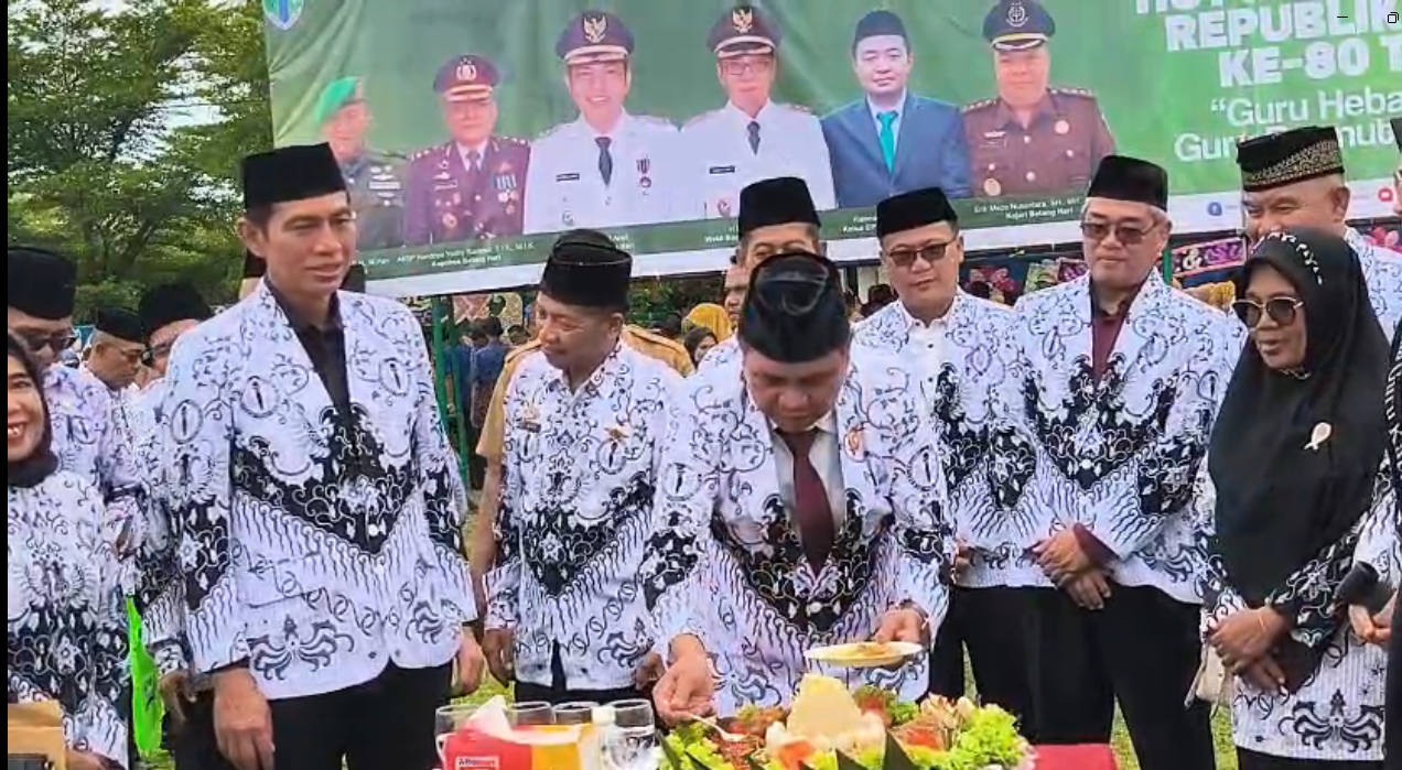 Upacara Peringatan Hari Guru Nasional