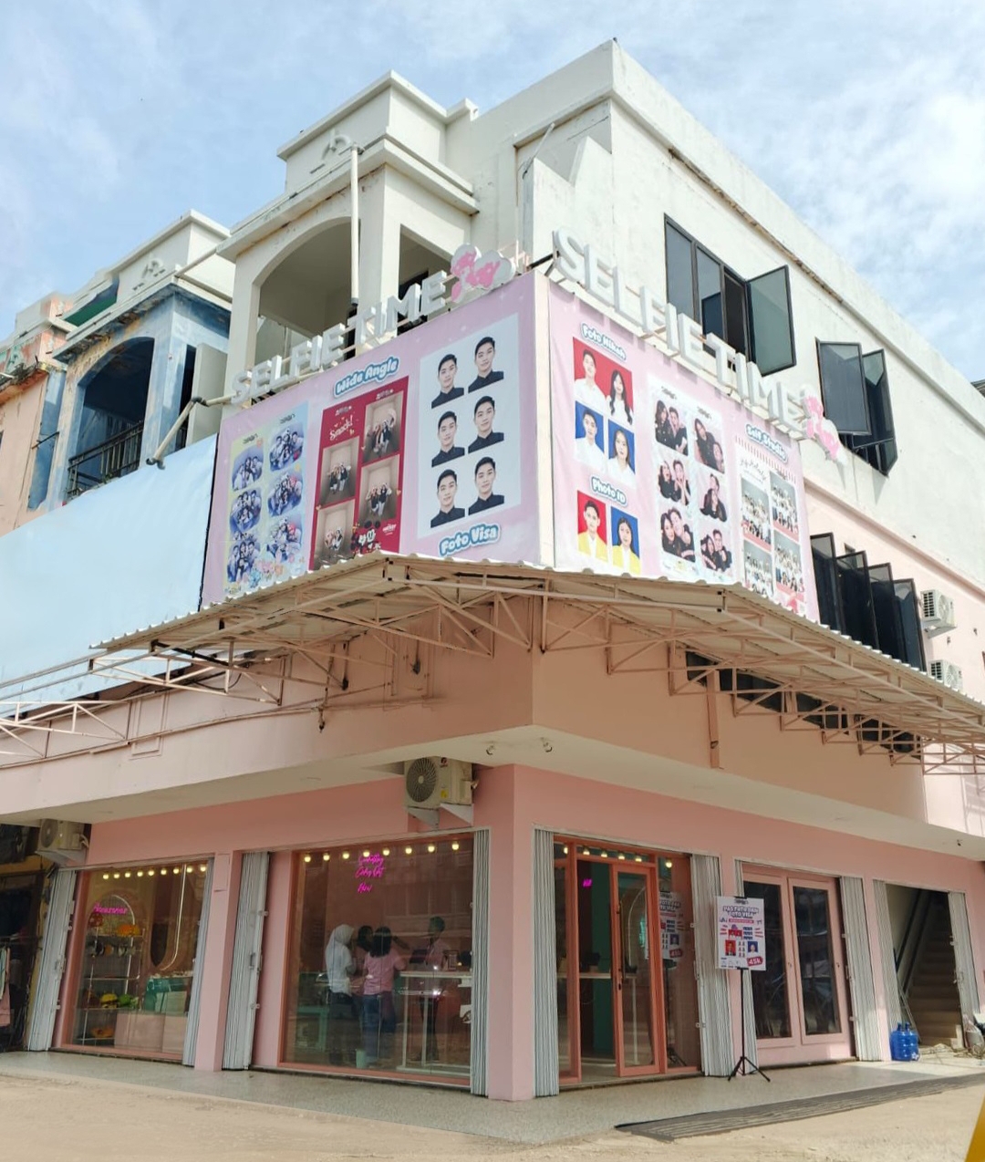 Selfie Time Resmikan Cabang Baru di Jambi, Hadirkan Studio Tematik Unik