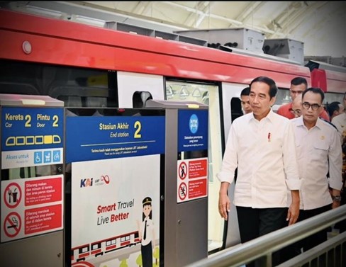 Resmi Dioperasikan LRT Jabodetabek Oleh Presiden Joko Widodo, Publik Menyoroti Tanda Tangan 