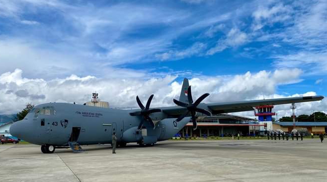 Test Landing di Bandara Wamena dengan Menggunakan Pesawat Herkules Type J TNI AU, A-1343