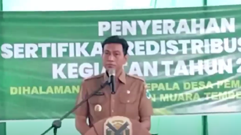 Bupati Fadhil Serahkan 58 Persil Sertipikat PTSL 