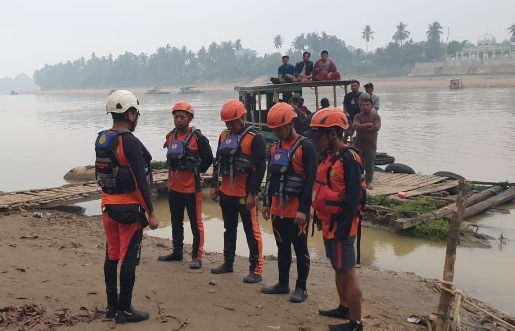 Hari Kedua, Pencarian Korban Tenggelam di Sungai Batanghari Berlanjut