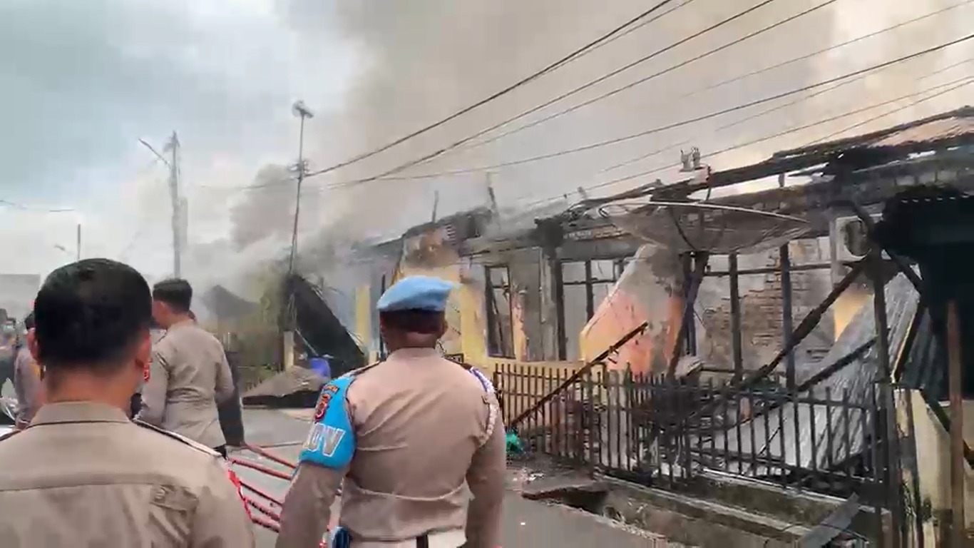 Delapan Rumah Aspol Polda Jambi Terbakar