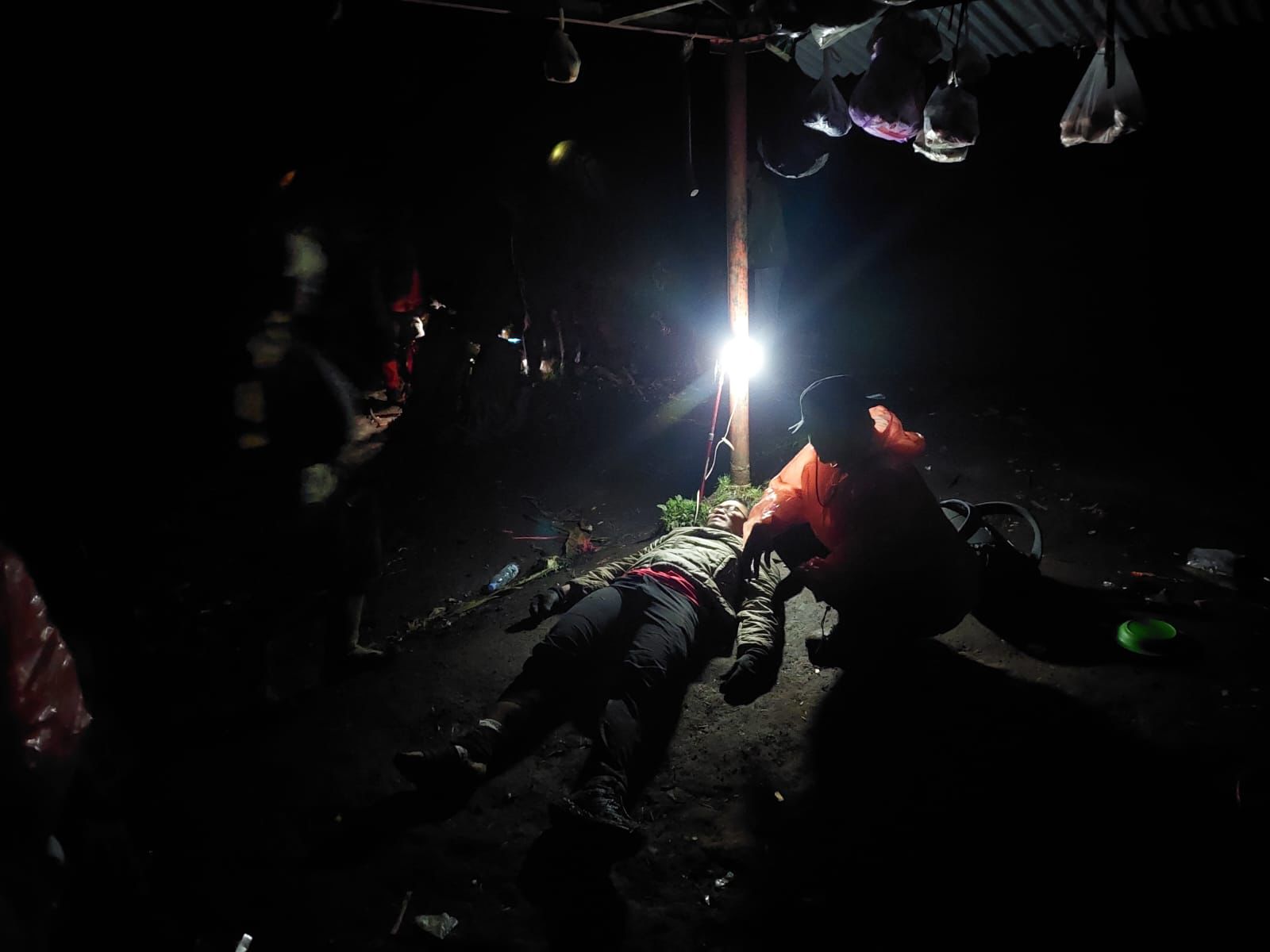 Alami Cedera Kaki, Seorang Pendaki Gunung Kerinci Berhasil Dievakuasi Tim SAR Gabungan