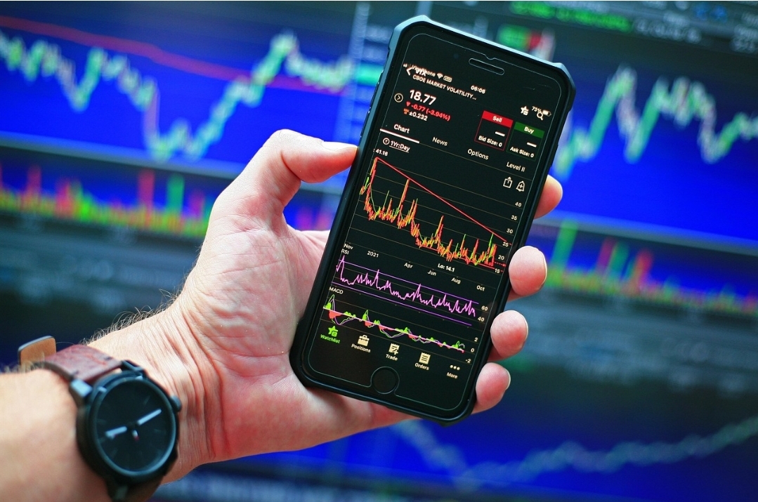 IHSG Terjun Bebas Usai Libur Lebaran, BEI Aktifkan Trading Halt di Tengah Ancaman Perang Dagang Global