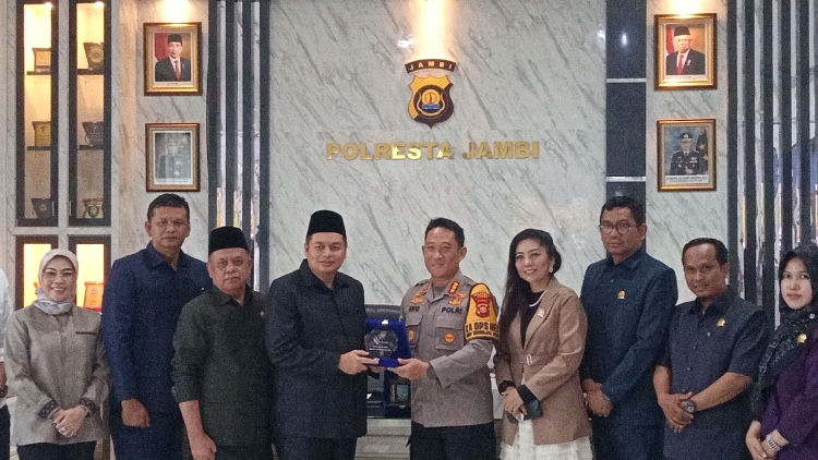 Bersinergi, Ketua DPRD Kota Jambi Kemas Faried Alfarelly Bersama Kapolresta Jambi Bahas Sejumlah Permasalahan 