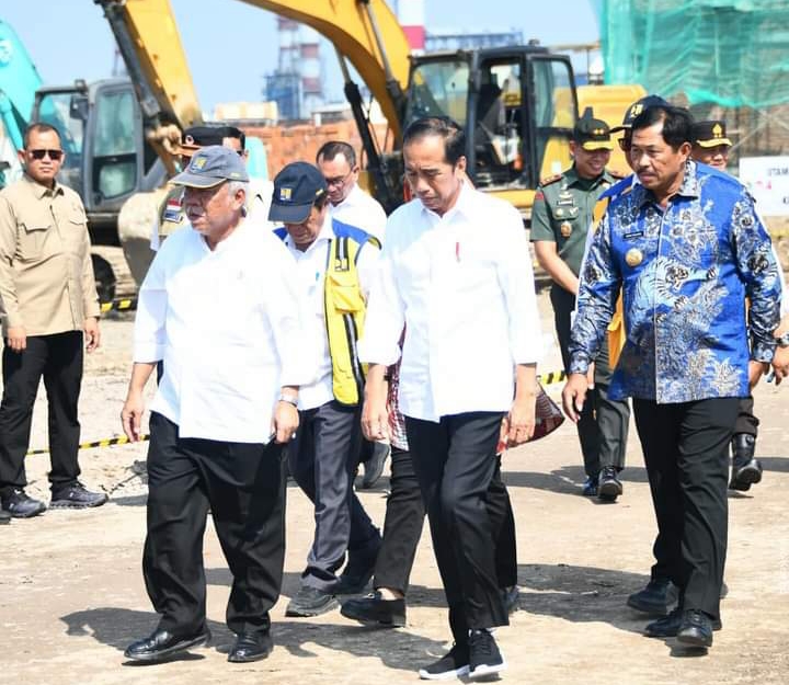 Presiden Bersama Menteri Tinjau Pengendalian Banjir di Kawasan Kampung Nelayan Tambak Lorok Semarang, Jawa