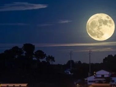 Jangan Sampai Ketinggalan! Fenomena Supermoon Malam Ini!