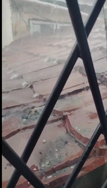 Heboh, Fenomena Hujan Es Batu di Kuala Tungkal