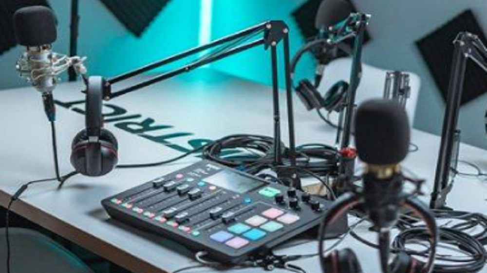 Cara Menghasilkan Suara Seperti Penyiar Radio yang Memikat
