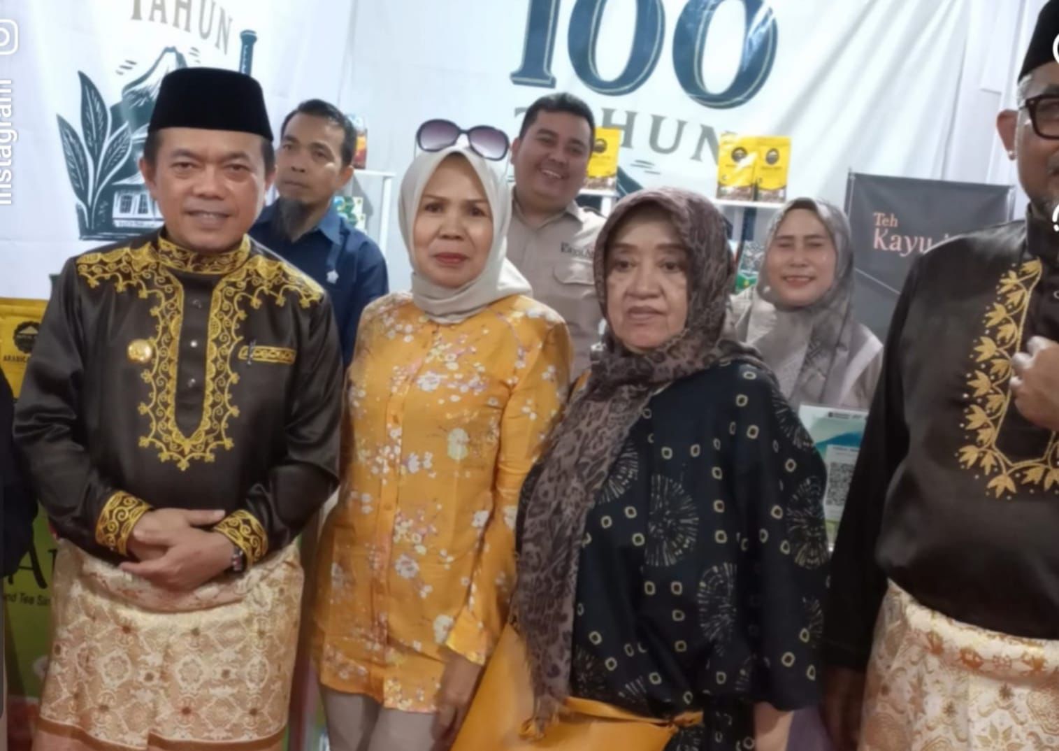 Jambi Expo 26, Gubernur dan Bupati Minum Teh Kayu Aro di Gerai Teh PTPN