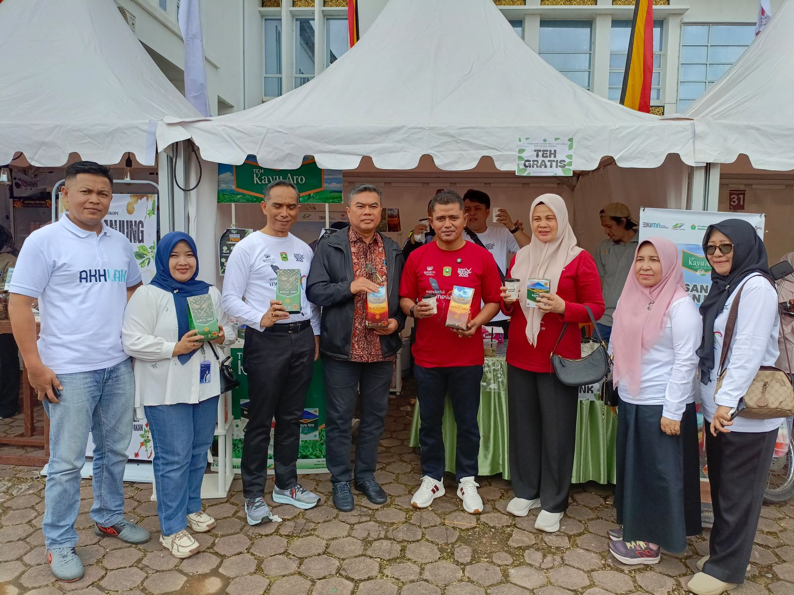 Teh Kayu Aro Ikut Semarakkan Solok Maimbu 2025