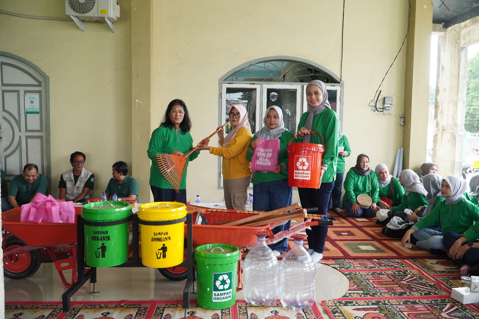 IIP BUMN dan IKBI PTPN IV Regional 4, Edukasi Pilah Sampah dan Pemasangan Biopori