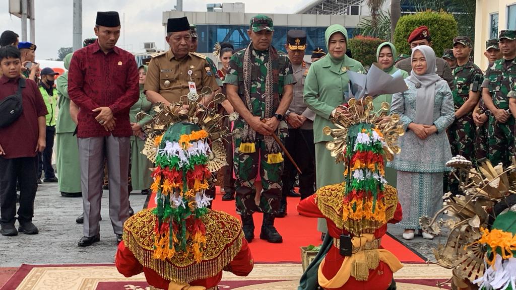Ketua DPRD Jambi Edi Purwanto Sambut Kedatangan Kolonel Inf Rachmad