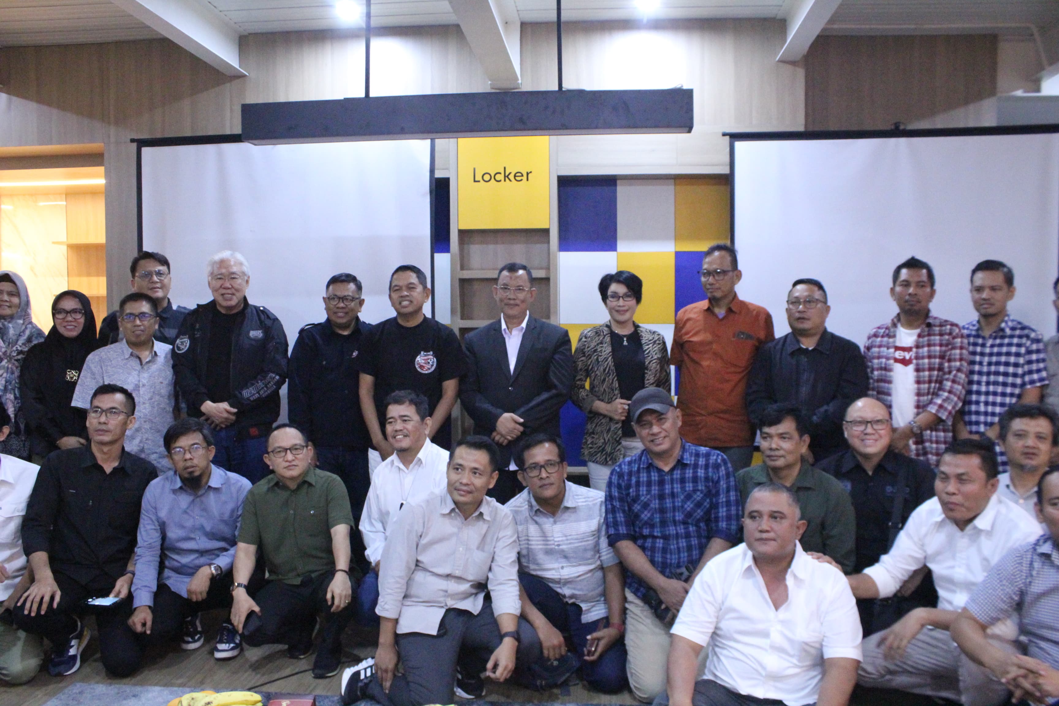 Jaringan media B-Universe dan Disway, Strategi Adaptasi Perubahan Zaman