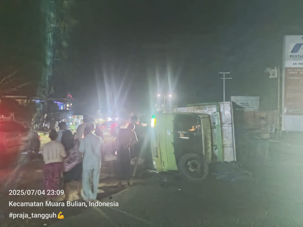 Baru Sehari Diperbaiki, Pembatas Jalan Kembali Dihantam Truk