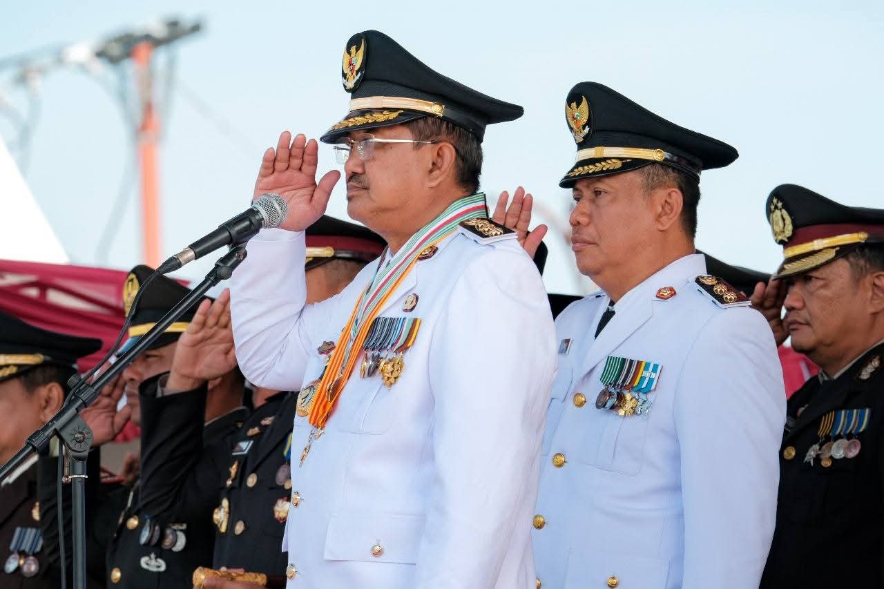 Bupati Tanjab Barat Pimpin Upacara HUT ke-80 RI