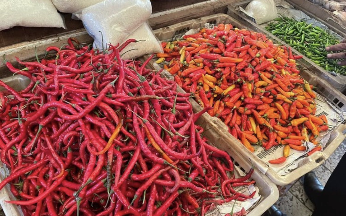 Harga Bahan Pokok 01 April 2026, Cabai Turun, Bawang Stabil