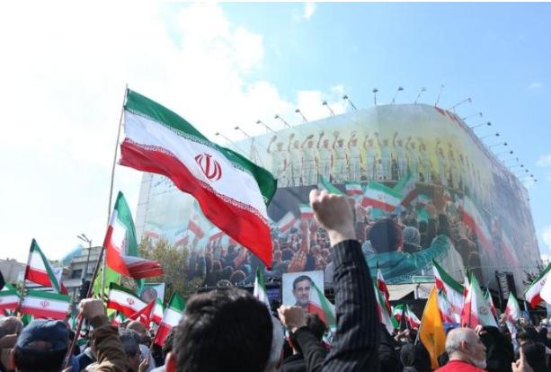  Iran Gelar Upacara Pemakaman Komandan AL IRGC