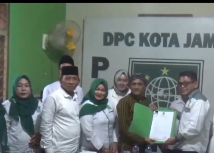 Diiringi Dengan Pertunjukan Kesenian, Calon Wali Kota Jambi Eko Setiawan Mendaftarkan Diri di DPC PKB