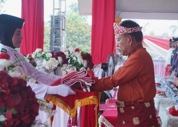 Wabup A. Khafidh Pimpin Upacara Penurunan Bendera, Berikut Paskibraka yang Bertugas
