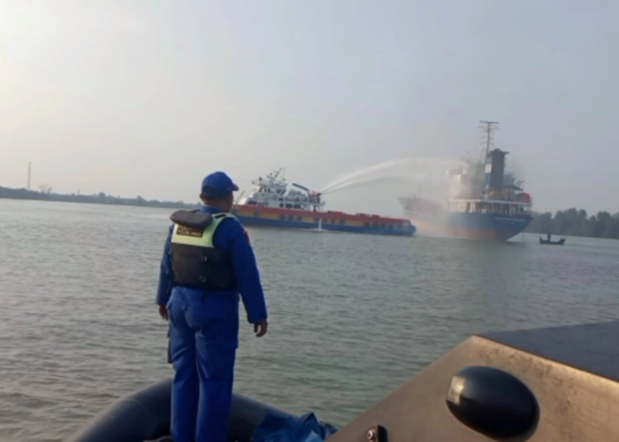 Kapal Tanker MT Nurhasanah Lima Terbakar di Tanjabtim, Lima ABK Alami Luka Bakar
