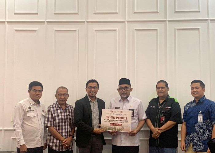 FK-IJK Jambi Serahkan Donasi Rp127 Juta untuk Korban Bencana