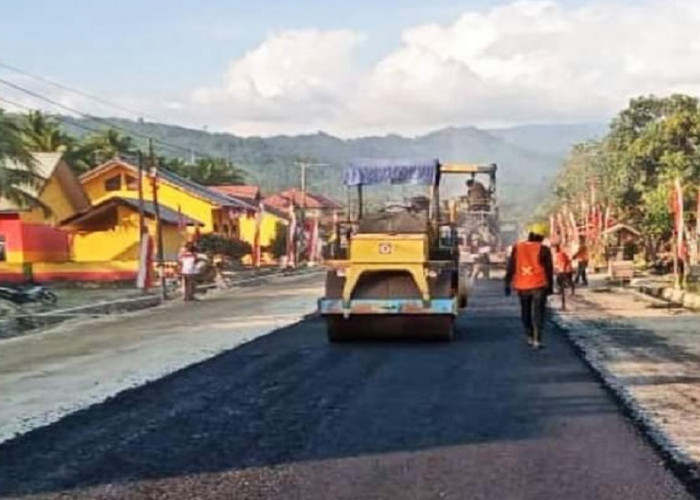 Menteri Basuki Meminta agar Kerapian Pekerjaan Preservasi Jalan Wolo-Bts Selalu Dijaga