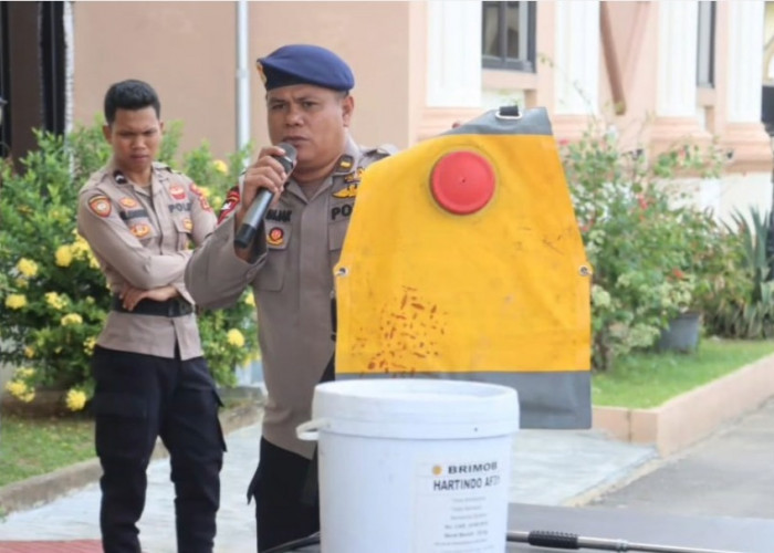 Satbrimob Kompi III A Yon Pelopor Sosialisasikan Pemadam Api Berbasis Air dan Hartindo AF31